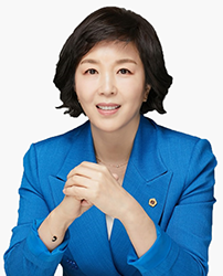 A Picture of Kim Kyung                     